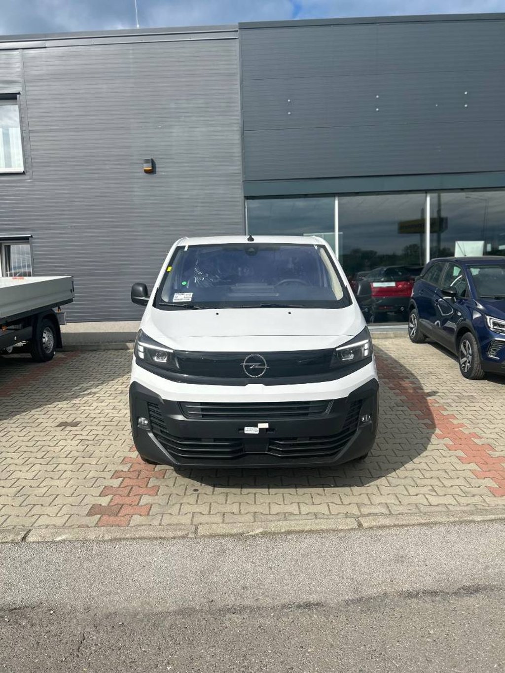 Opel Vivaro VAN L2 2,0CDTI 145k MT6 Opel Vivaro
