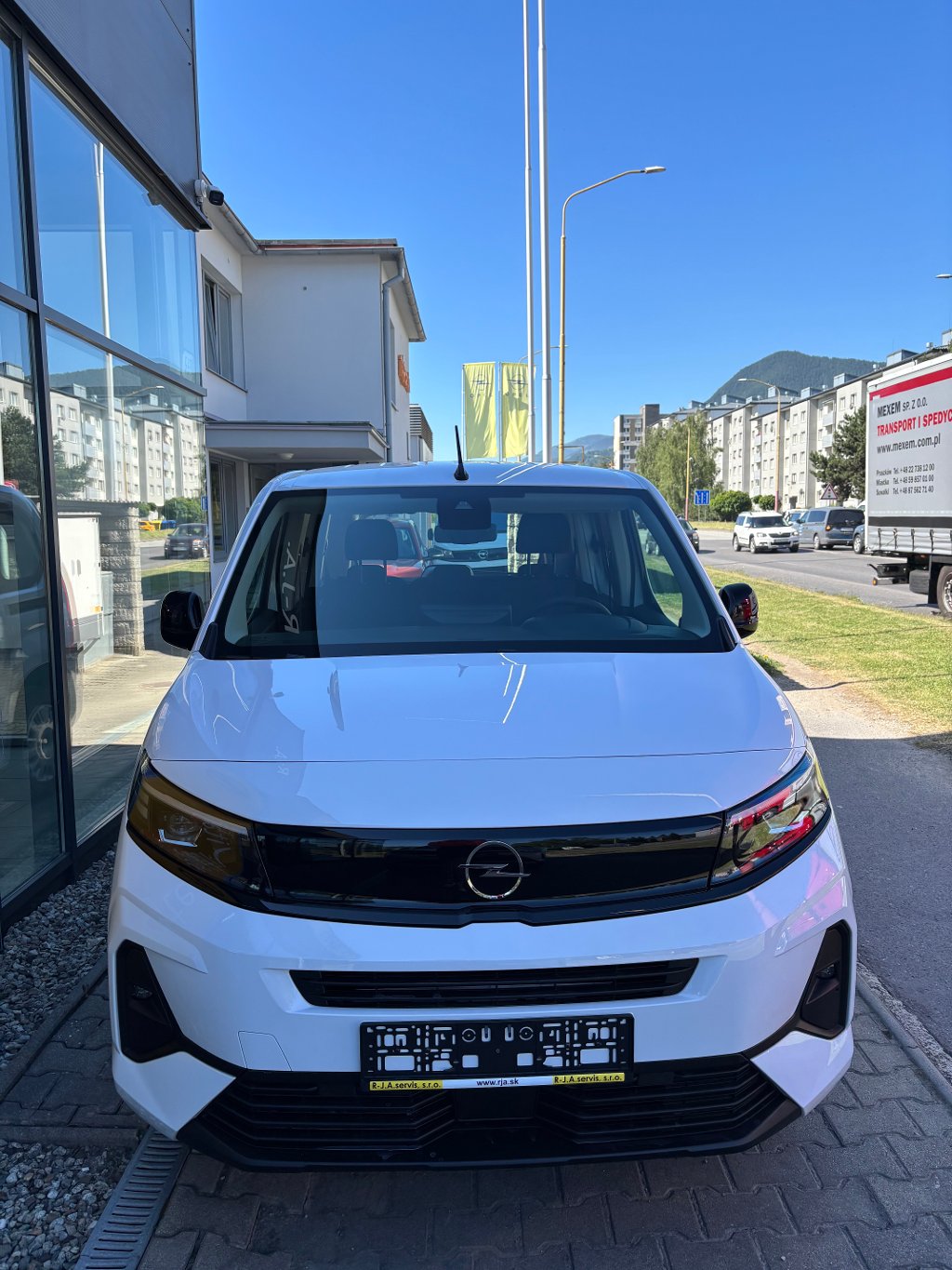 Opel Combo Edition Plus L1 1,2T 110K MT6 Opel Combo