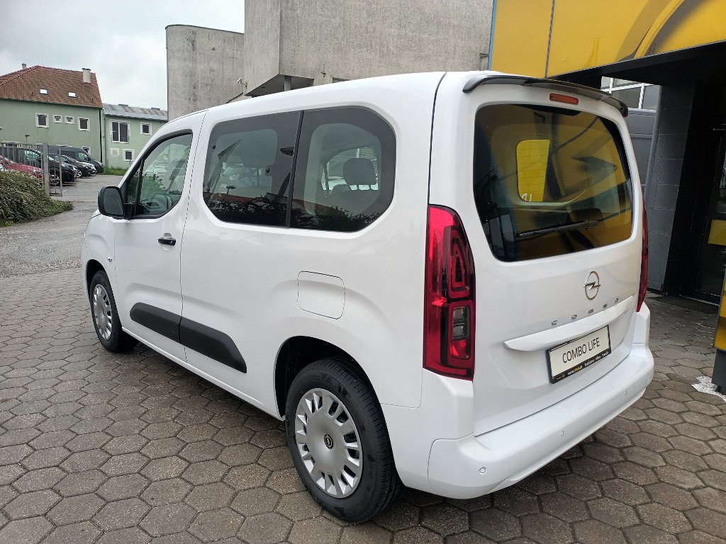 Opel Combo Edition Plus L1 1,2 110k MT6 Opel Combo